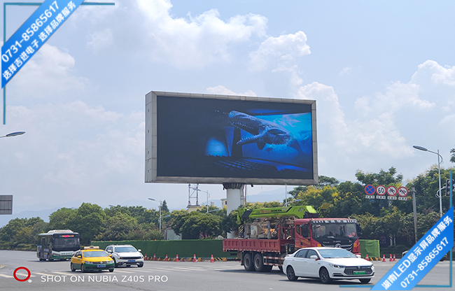 郴州郴州大道珠江橋頭戶(hù)外全彩LED顯示屏